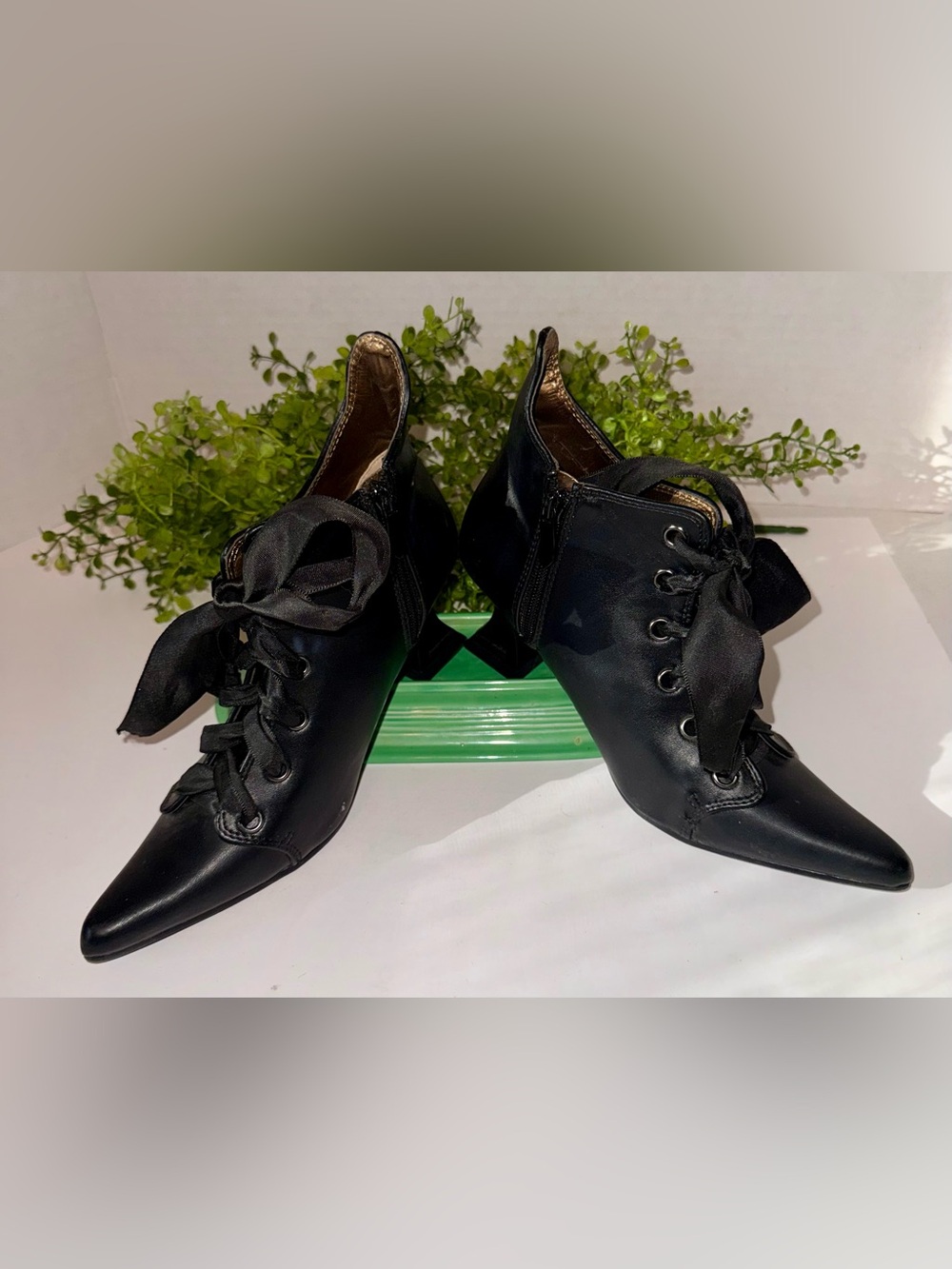 Witch-style boots with pointed toes and flared heels Child size 2/3